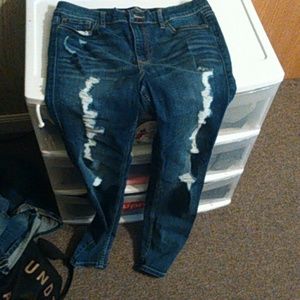Cute pair of destroyed jegging
